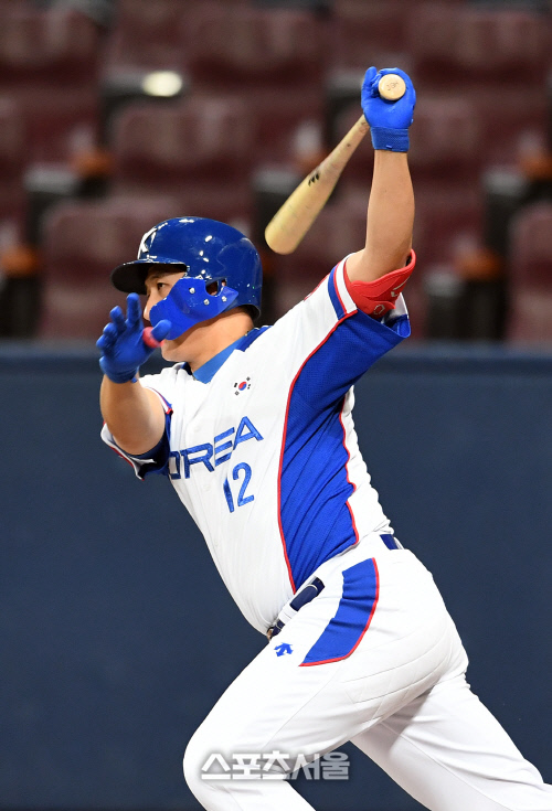 [포토]대표팀의 선취점 뽑아내는 황재균