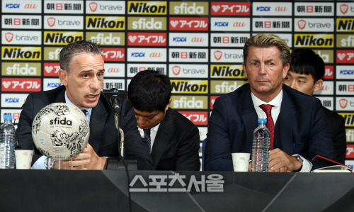 [포토]함께 자리한 남녀 축구국가대표팀 감독