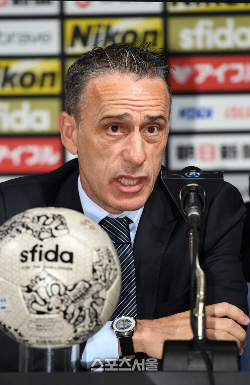 [포토]EAFF E-1 챔피언십 소감 밝히는 벤투 감독