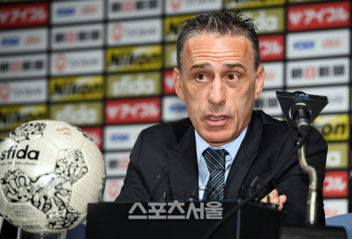 [포토]EAFF E-1 챔피언십(동아시안컵) 출전 각오 밝히는 벤투 감독