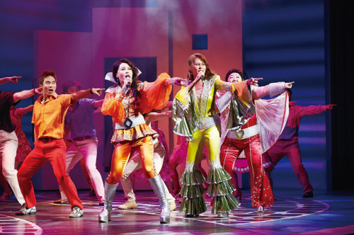 2019맘마미아_커튼콜_도나(최정원)_타냐(홍지민)_로지(박준면)