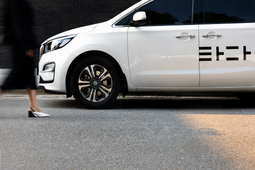 '타다' 검찰 기소에 각 부처 장관들 "성급한 기소" 한 목소리