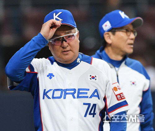 [포토] 김경문 감독, 평가전 4-0 완승!