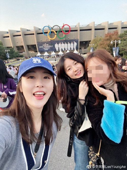 'BTS♥' 이영애, 방탄소년단 콘서트 인증샷 공개 "신곡 기대 중"