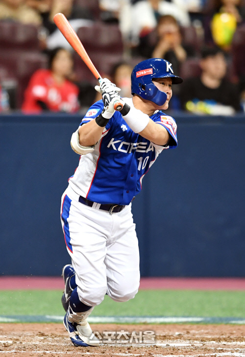 [포토]발빠른 포수 박세혁, 푸에르토리코 평가전에서도 3루타!