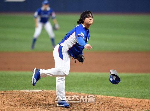 [포토]조상우, 모자가 자꾸 떨어지네...