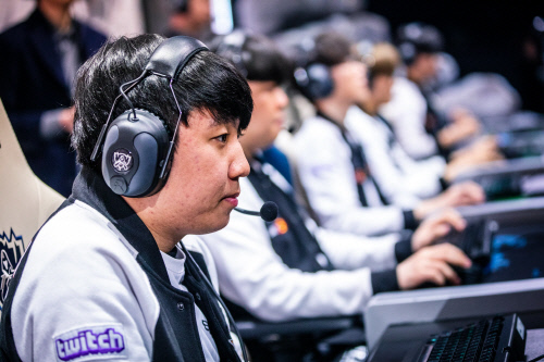 SK텔레콤 가장 왼쪽1