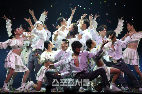 [포토]현아, 쏟아지는 꽃처럼