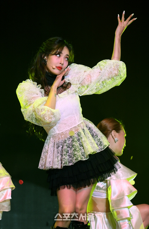 [포토]열정적인 현아의 무대