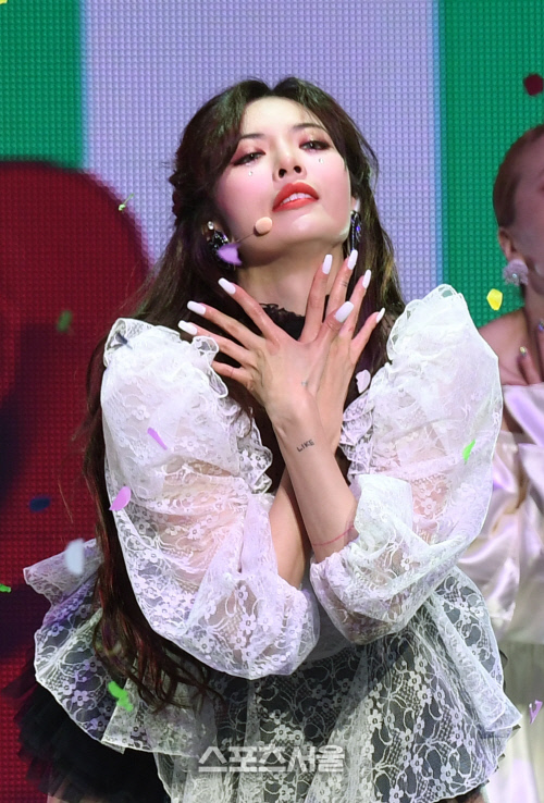 [포토]'플라워 샤워' 발표한 현아