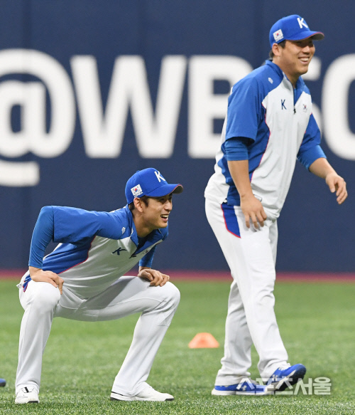 [포토] 김현수-이정후, 훈련 분위기...좋아요~