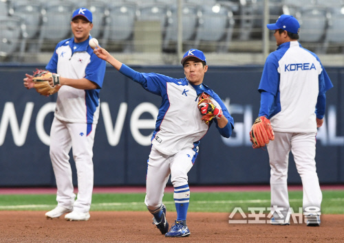 [포토] 허경민-최정-황재균, 든든한 3루 수비!