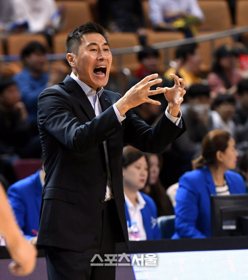 [포토] 작전 지시하는 이상민 감독