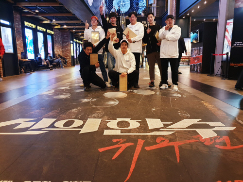 '신의 한수:귀수편' 100만돌파..권상우 물구나무서기→바둑돌♥ 인증샷까지