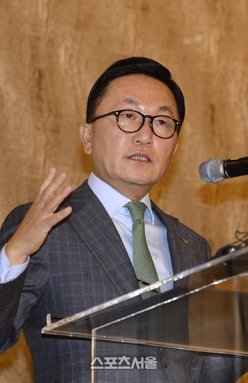 ‘승부사’ 박현주 회장, “과감한 베팅으로 아시아나항공 거머쥐다”