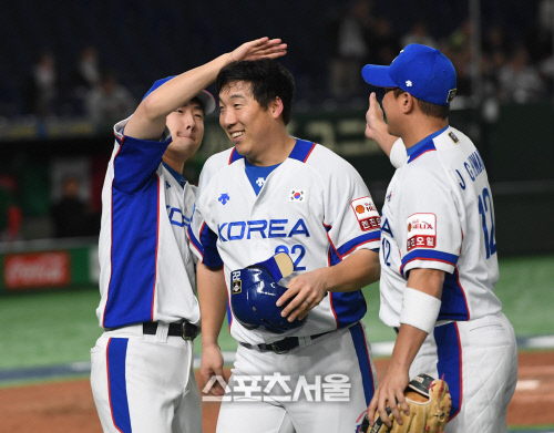 [포토] 김현수, 5회 빅이닝을 완성한 3타점 적시타!