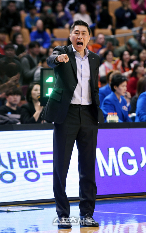 [포토] 작전 지시하는 이상민 감독