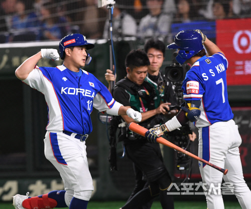 [포토] 황재균, 3회 동점 만드는 홈런포!