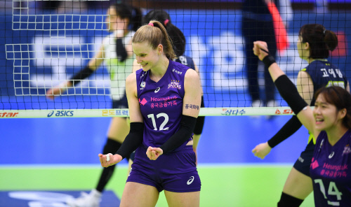 흥국생명 부상 악재…루시아, 맹장염으로 수술 '2주 진단'[현장메모]