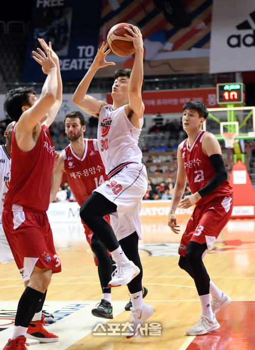 [포토]현대모비스 김국찬의 과감한 돌파