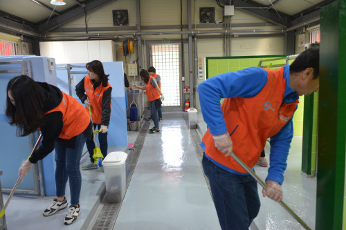 견사 및 보호소 청소 모습-2