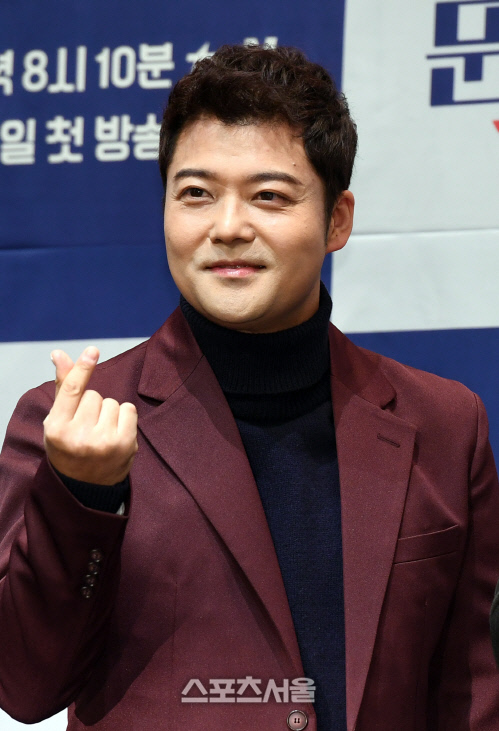 [포토]전현무, \'이혜성과 열애설 관련 답변은...\'