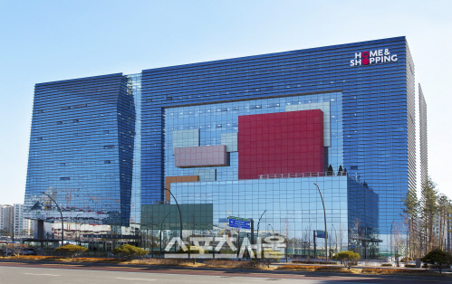 '사면초가' 홈앤쇼핑... 횡령·비리 의혹에 대표 퇴직위로금 논란