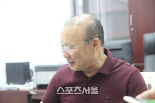 "의지로 싸워서 이겨내길 바란다" 투병 중인 유상철 향한 박항서의 응원 메시지