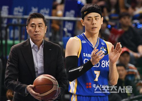 [포토] 이상민 감독, 이관희...잘 하고 있어!