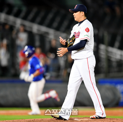 [포토] 오현택 \'만루홈런을 맞고 말았어\'
