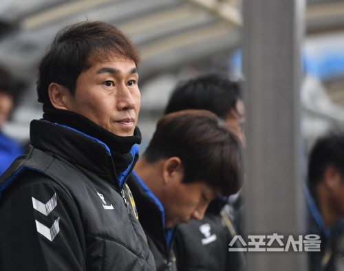 [포토] 유상철 감독, 투병 중에도...벤치를 지키는 투혼...