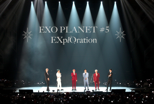 엑소, 자카르타 콘서트 대성황...1만 2천 관객 사로잡았다