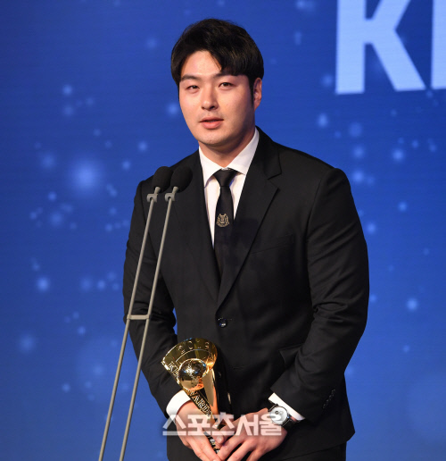 "50살까지"vs"은퇴 전 한번은"…박병호·김하성 '新 홈런왕 경쟁' 선언[KBO리그 시상식]