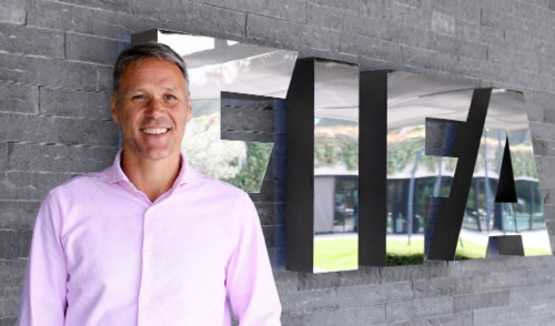 생방송 중 나치 발언한 네덜란드 축구 레전드, 일주일 출연 정지 징계