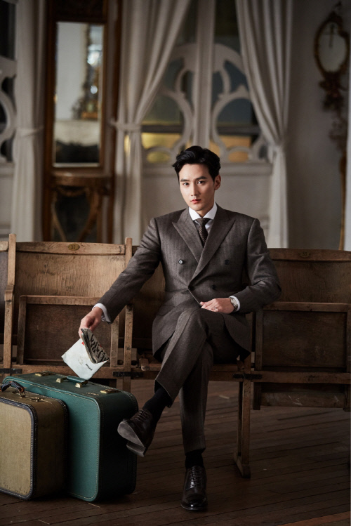 클릭비 출신 에반, 7세 연하 연인과 12월 28일 결혼[전문]