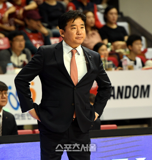 [포토] 김승기 감독 \'안풀리네\'