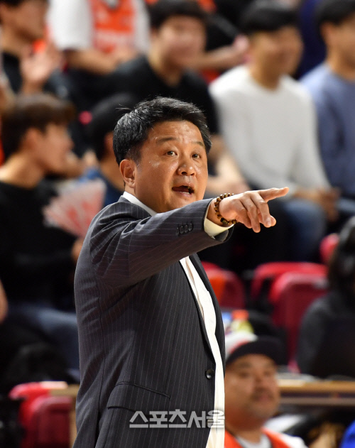 선수들 독려하는 유도훈 감독[포토]