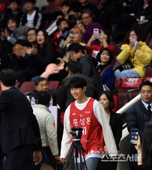 KGC-전자래드전 시투나서는 정해인, 미소로 출동[포토]