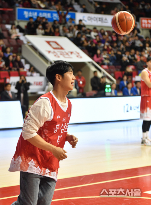 레이업슛 성공, 배우 정해인[포토]