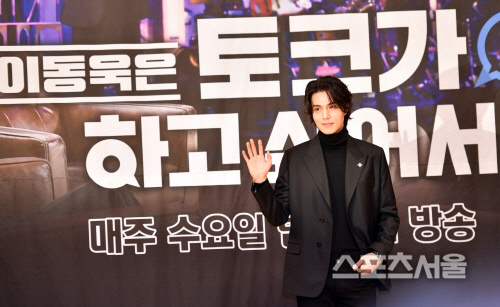 무대오른 이동욱, 토크가 진짜 하고 싶었죠![포토]