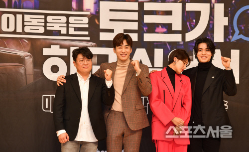 장도연 어깨에 손 올린 이동욱 '느끼는거야?'[포토]