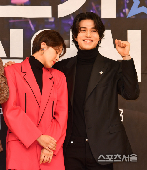 '이동욱 어깨손'에 장도연의 완벽한 리액션[포토]