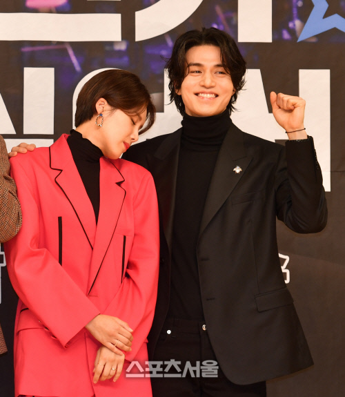 \'이동욱 어깨손\'에 장도연의 완벽한 리액션[포토]