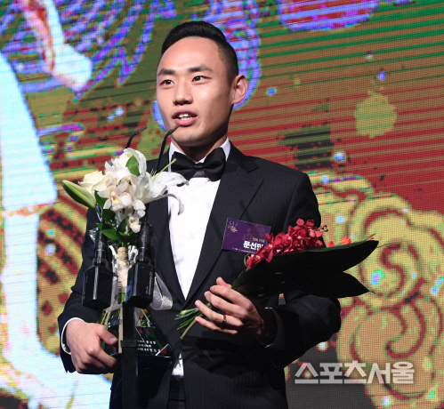 [포토] 전북 문선민, 최다도움상...감사합니다!