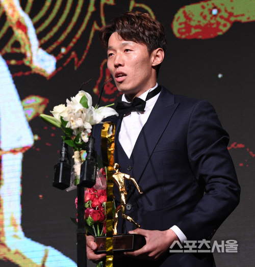 [포토] 울산 김보경, 우승이 좌절되어 MVP 기대 안했었지만...