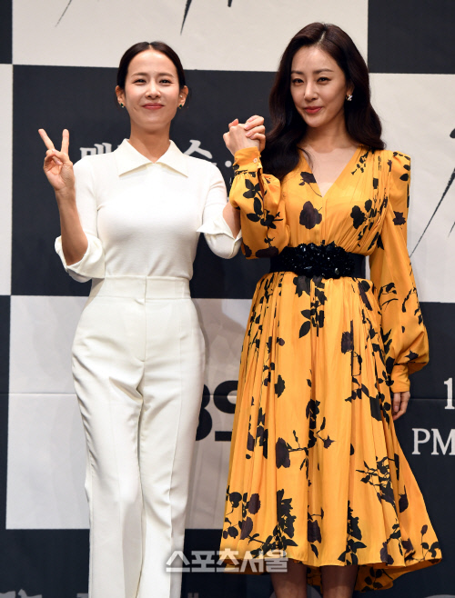 [포토] 조여정-오나라 '친구끼리 다정하게'