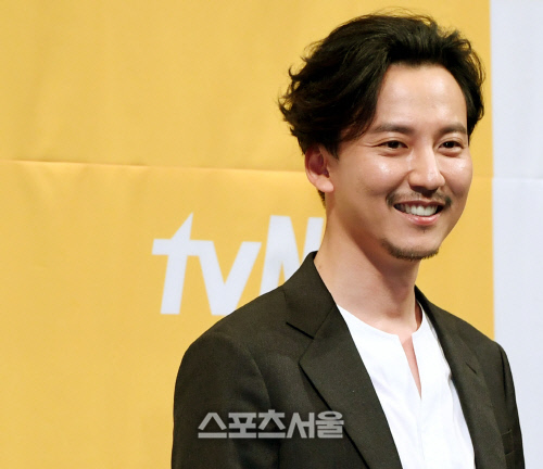 '열혈사제' 김남길, 그리메상 최우수남자연기자상 수상