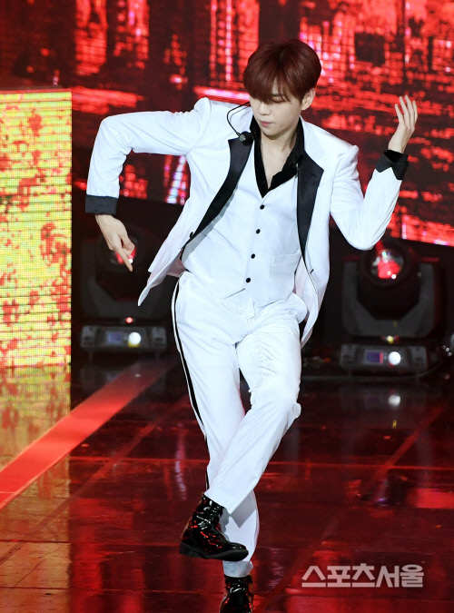 [포토] 강다니엘, 무대를 달구는 댄스!