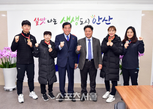 안산시 유도부, 홍콩 아시아 오픈 국제유도대회 3체급 금메달 봉납식