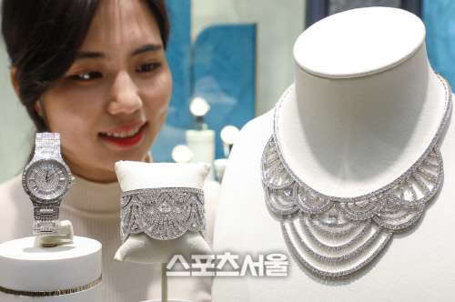 [포토] 현대百, 하이 주얼리 3점 단독 전시…다이아몬드가 총 1399개